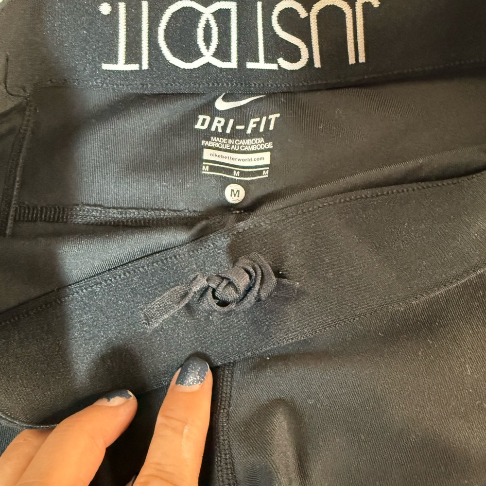 Nike Dri-FIT Black Crop Leggings - Picture 2 of 5